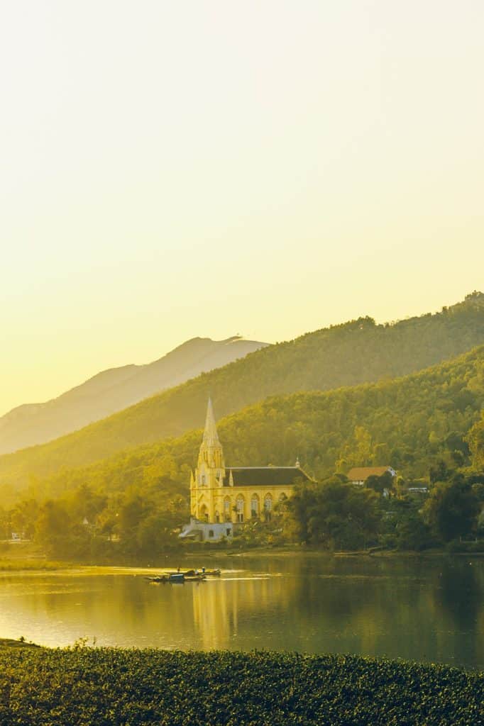 church, pray, landscape-4905065.jpg